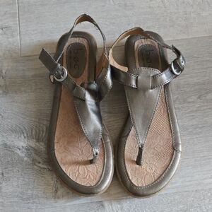 b.o.c. Women's Silver Thong Sandals